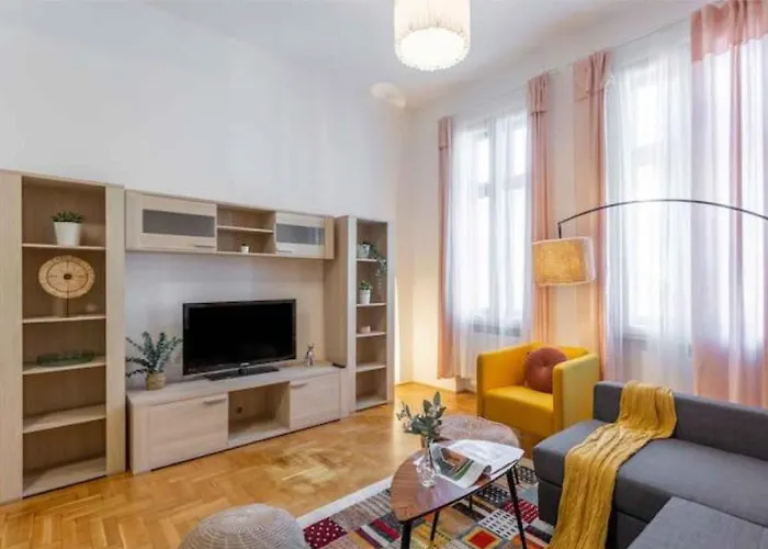 Central Gozsdu Apartment By Cavaland